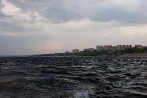 Изображение 1 : Волга в черте города
